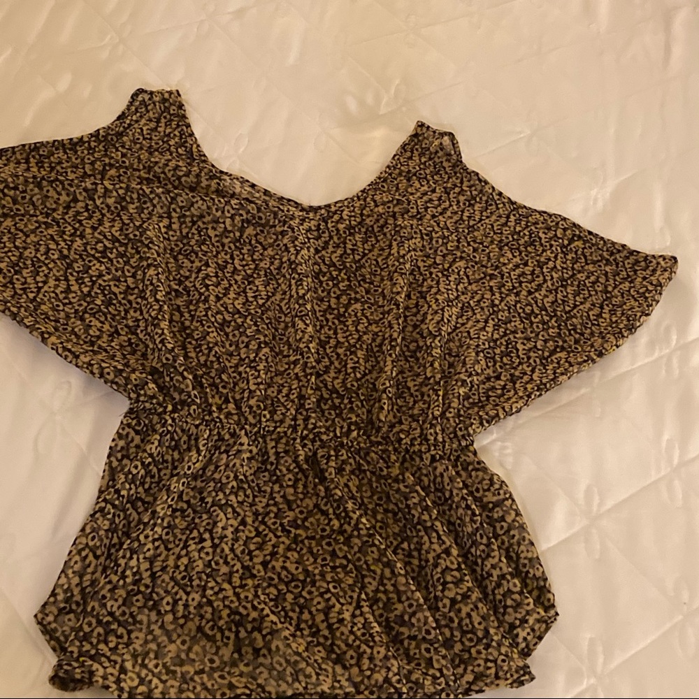 🎁Sheer leopard cold shoulder tee cinch waist top